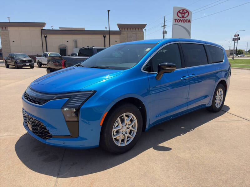 2027 Chrysler Pacifica Select
