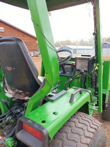 John Deere 955 Tractor with Bucket & Back Blade