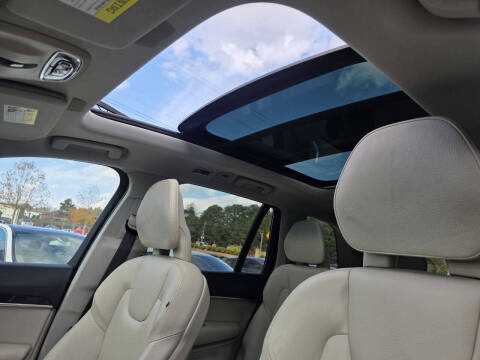 2016 Volvo XC90 T6 Momentum