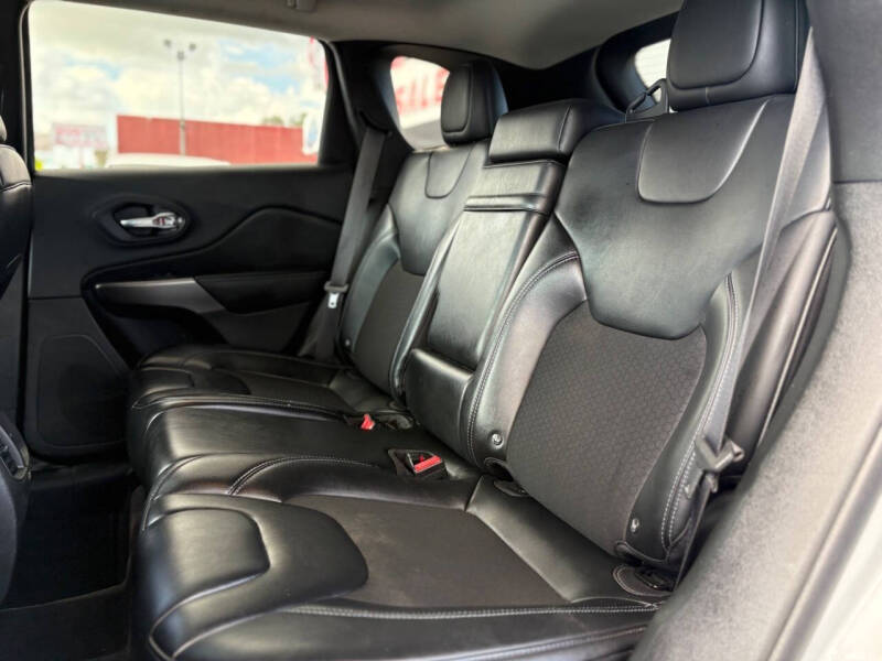 2019 Jeep Cherokee Latitude Plus