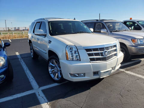 2011 Cadillac Escalade for sale at AUTO AND PARTS LOCATOR CO. in Carmel IN