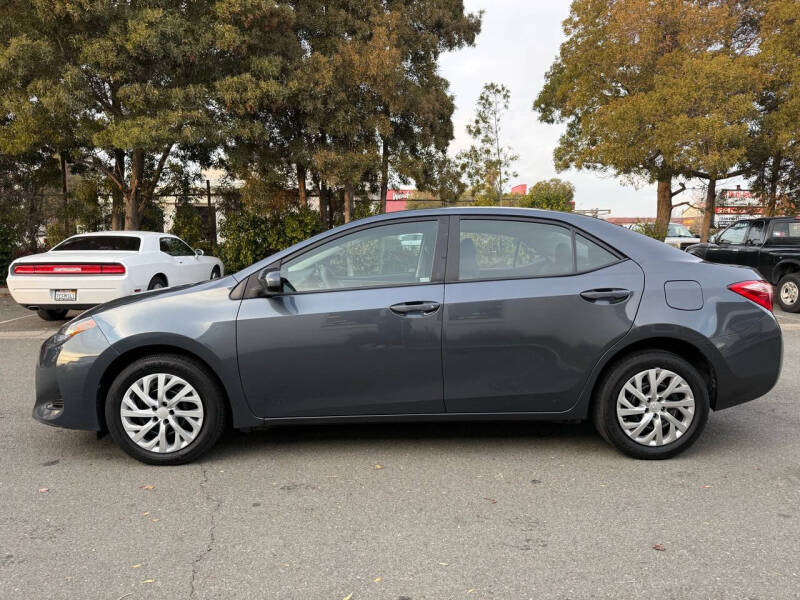 2019 Toyota Corolla LE photo 8