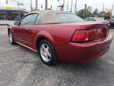 2004 Ford Mustang Deluxe