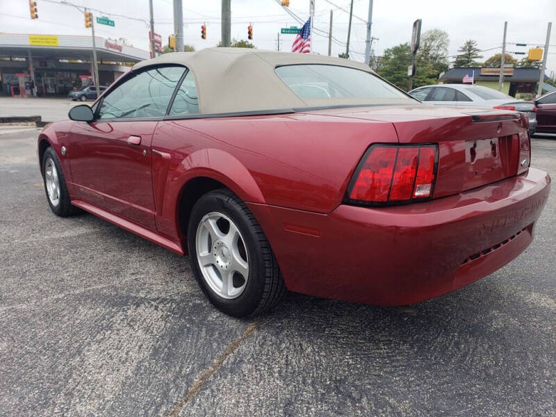 2004 Ford Mustang Deluxe