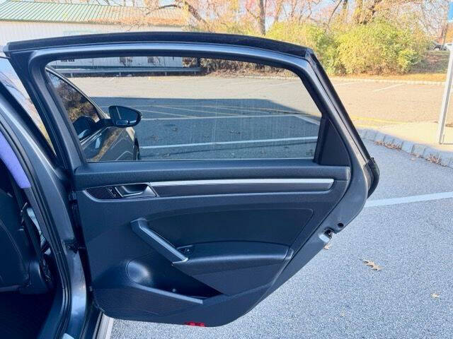 2017 Volkswagen Passat 1.8T R-Line