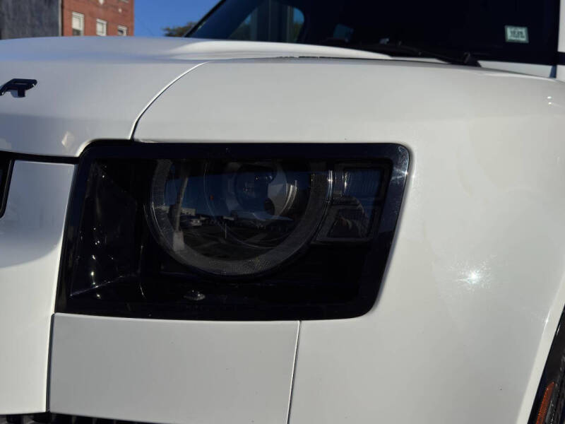 2024 Land Rover Defender 130 P400 X-Dynamic SE