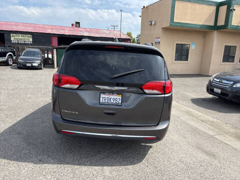 2017 Chrysler Pacifica Touring-L