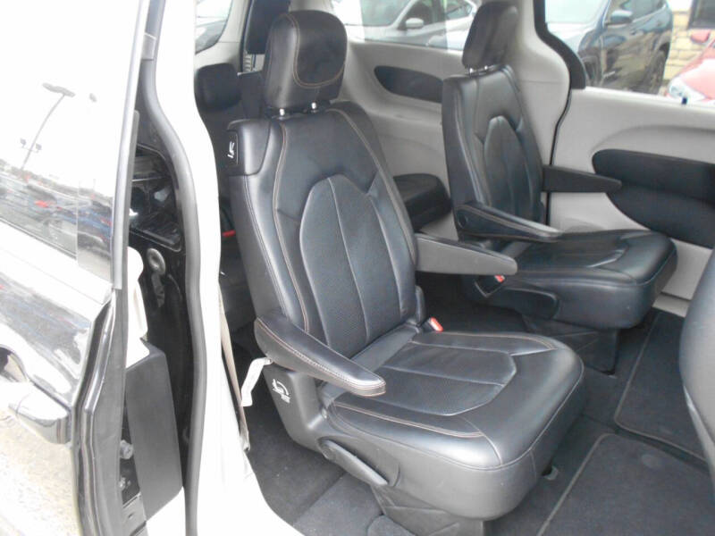 2020 Chrysler Pacifica Touring L