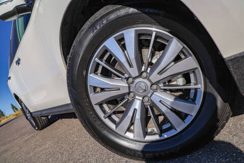 2020 Nissan Pathfinder SV