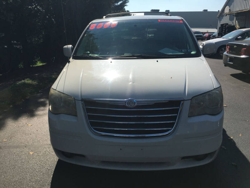 2009 Chrysler Town and Country for sale at BIRD'S AUTOMOTIVE & CUSTOMS in Ephrata PA