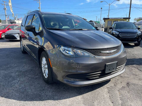 2020 Chrysler Voyager for sale at MIAMI AUTO LIQUIDATORS in Miami FL