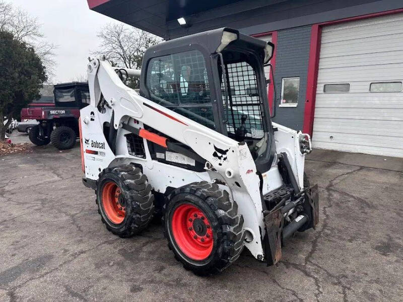 2014 Bobcat S590 TWO SPEED SKID STEER LOAD