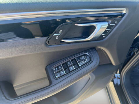 2023 Porsche Macan T