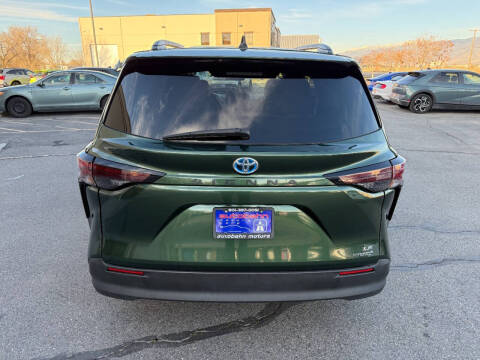 2024 Toyota Sienna LE 8-Passenger