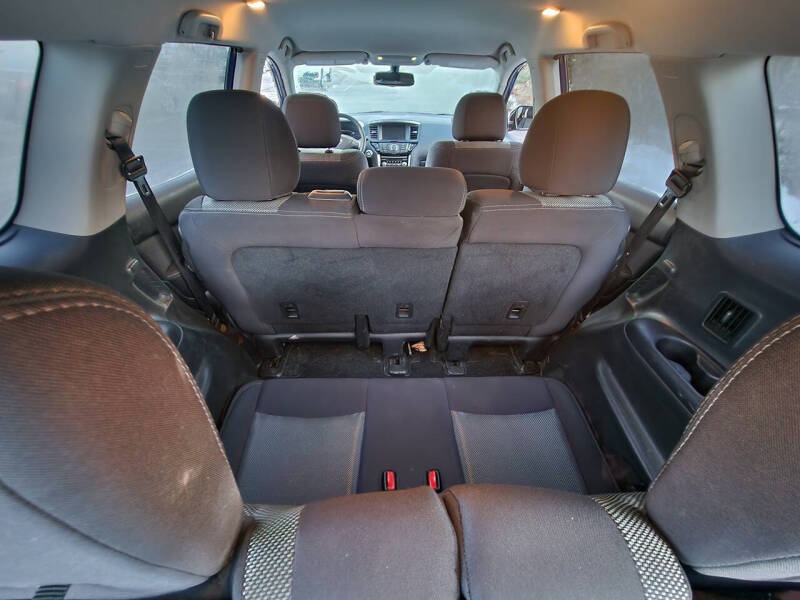 2017 Nissan Pathfinder SV