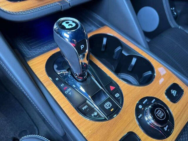 2023 Bentley Bentayga EWB V8