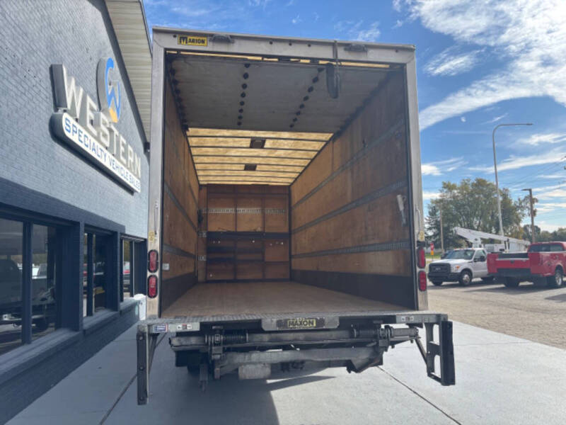 2017 Isuzu NRR 24FT Box Van