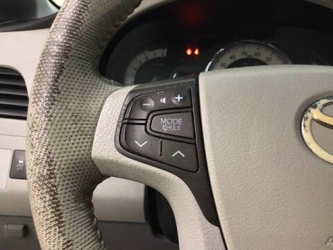 2012 Toyota Sienna SE 8-Passenger