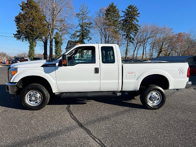 2016 Ford F-350 Super Duty Lariat photo 4