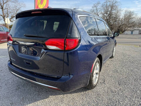 2017 Chrysler Pacifica Touring-L Plus