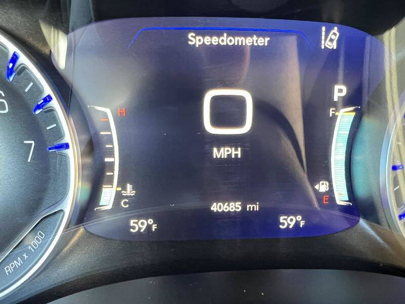 2023 Chrysler Voyager LX