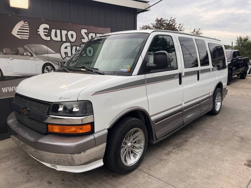 2004 Chevrolet Express Base's photo