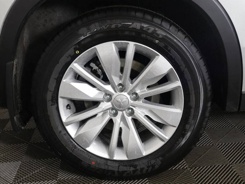 2026 Mitsubishi Outlander ES