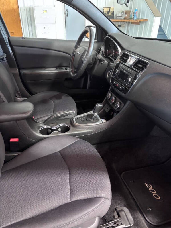 2013 Chrysler 200 LX