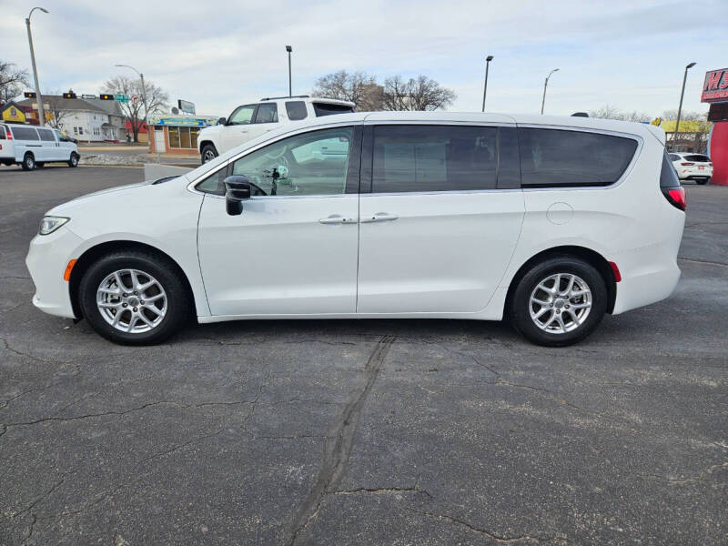 2024 Chrysler Pacifica Touring L