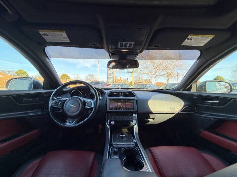 2017 Jaguar XE 35t R-Sport