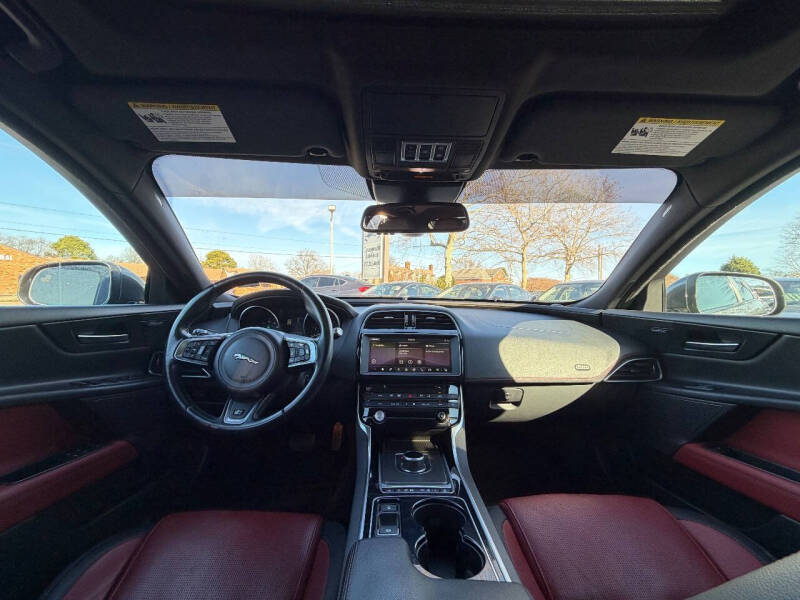 2017 Jaguar XE 35t R-Sport