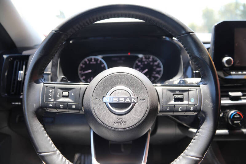 2022 Nissan Pathfinder SV