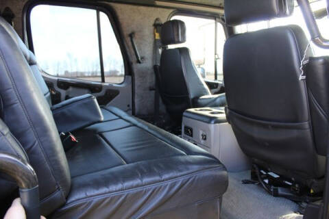 2006 Freightliner M2 106