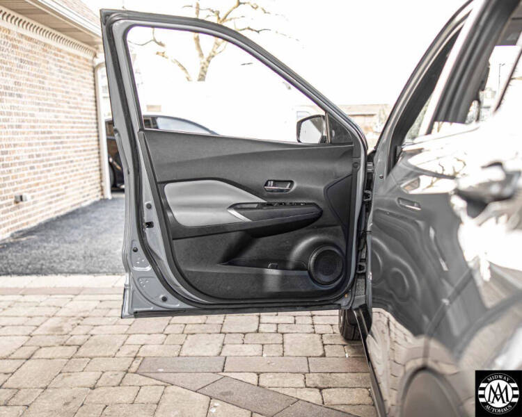 2021 Nissan Kicks SR