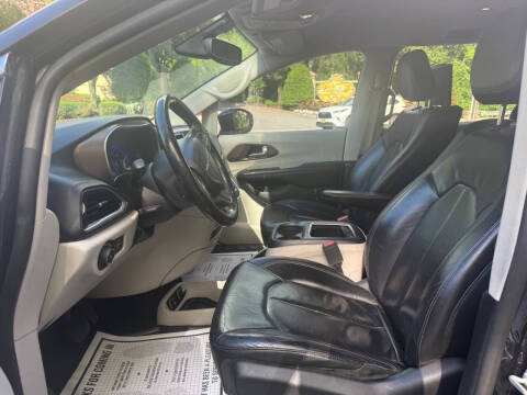 2017 Chrysler Pacifica Touring-L Plus