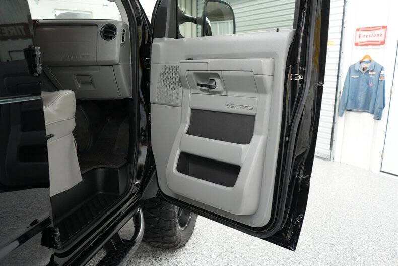 2013 Ford E-Series E-350 SD