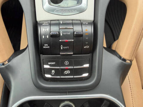 2014 Porsche Cayenne GTS