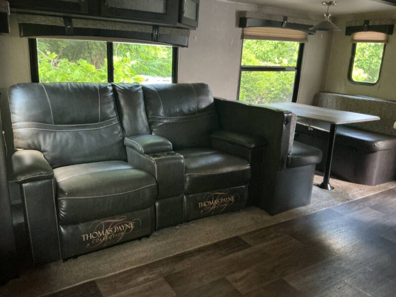 2018 Forest River, Inc. Puma 30RLIS