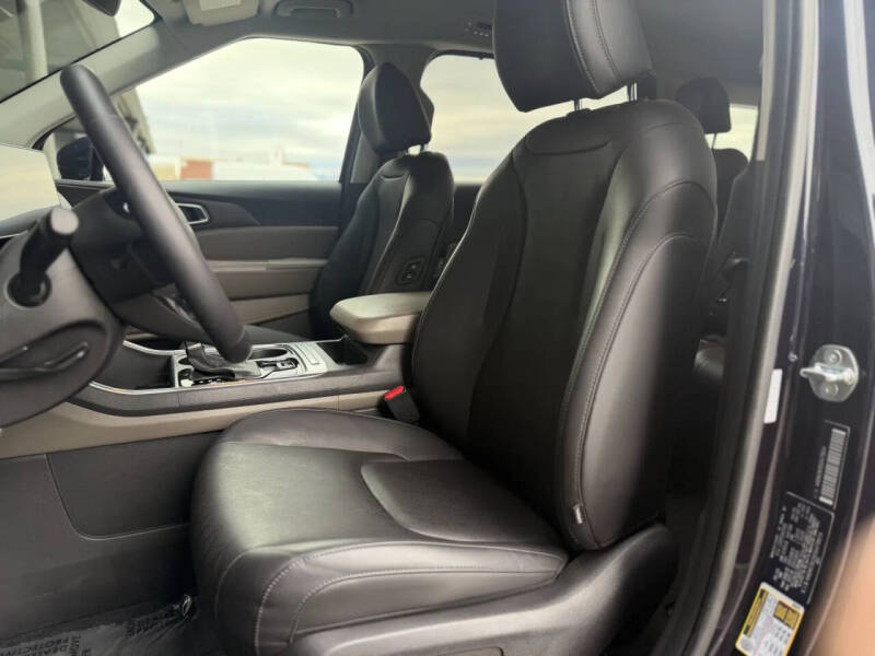 2025 Kia Carnival EX