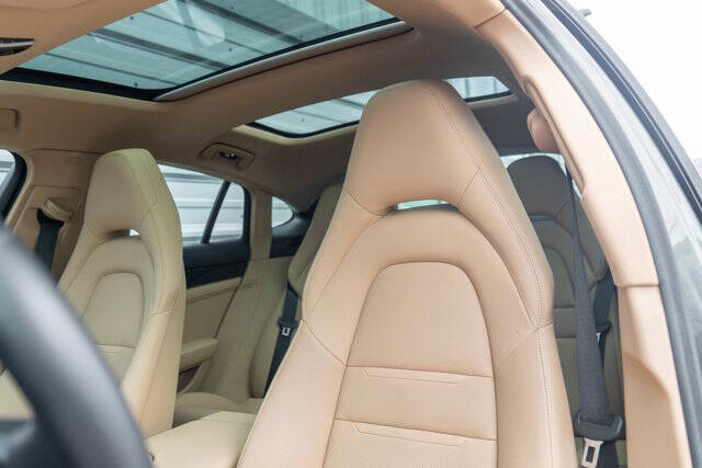 2022 Porsche Panamera 9