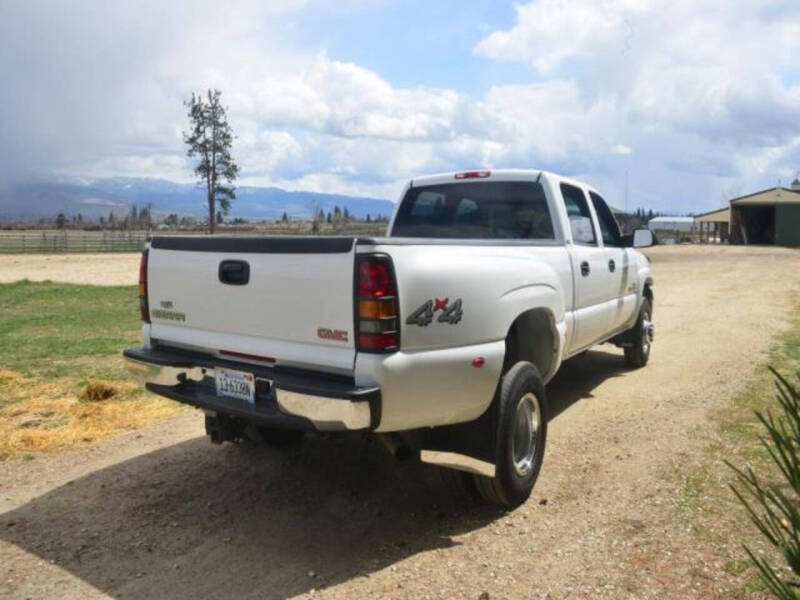 2002 GMC Sierra's photo