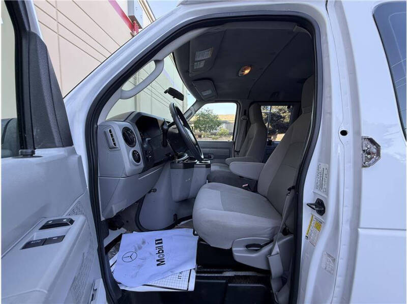 2014 Ford E-Series E-150 XLT