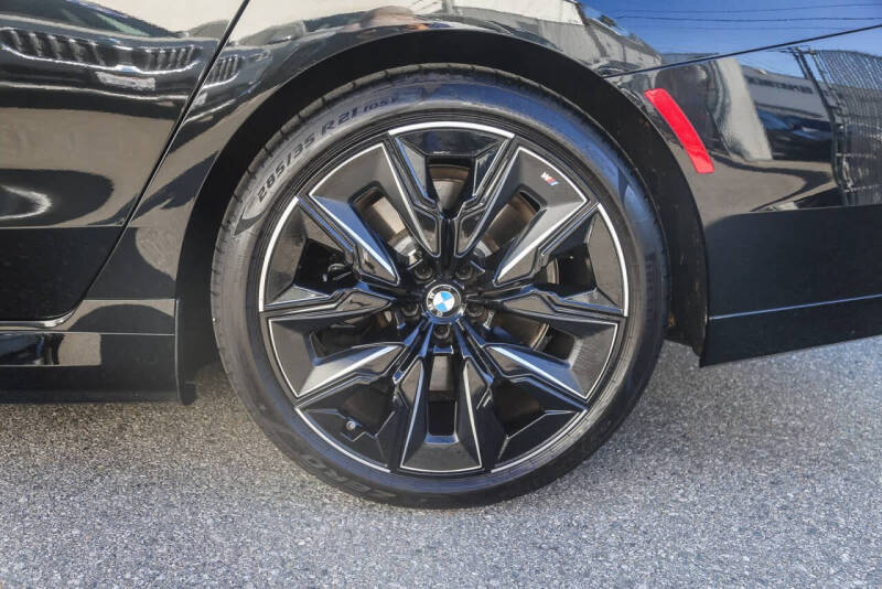 2025 BMW 7 Series 750e xDrive