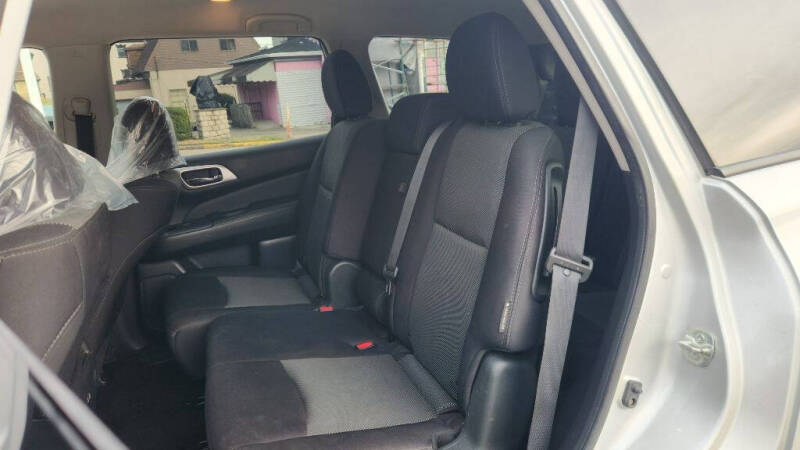 2019 Nissan Pathfinder S