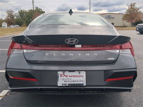 2025 Hyundai Elantra Hybrid Limited