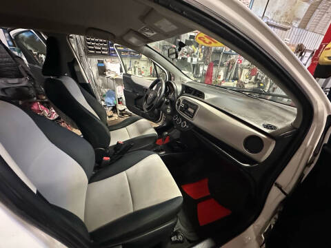 2013 Toyota Yaris 5-Door L