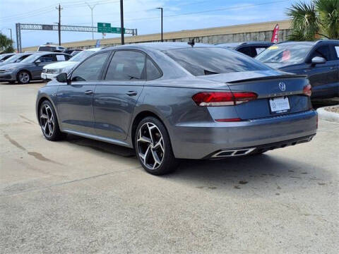 2022 Volkswagen Passat R-Line