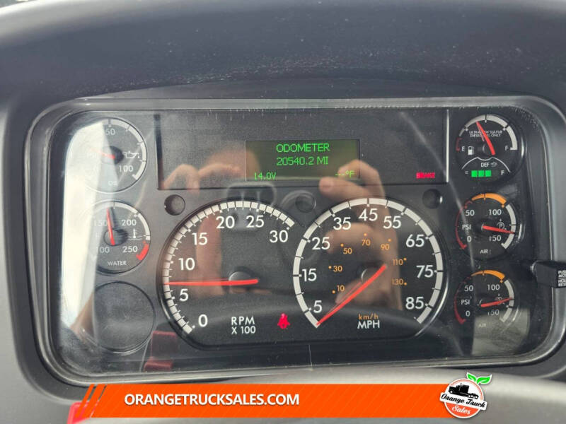 2023 Freightliner M2 106