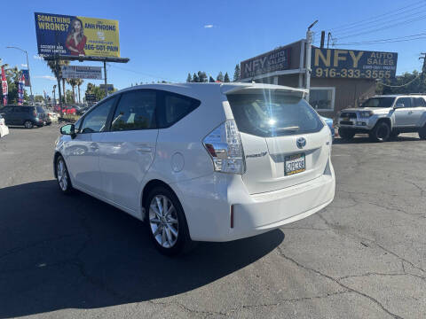 2013 Toyota Prius v Five