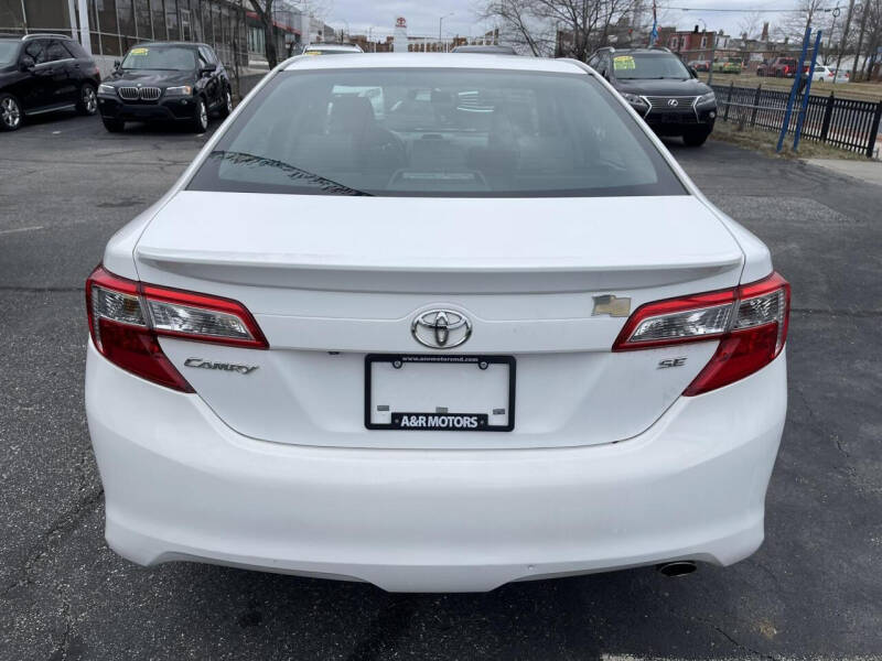 2014 Toyota Camry SE photo 7